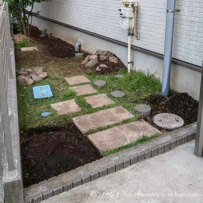 空き地スタイルな日本芝の庭を少しづつ弄くる